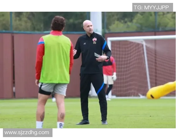 深足球星为一线工人发放高温津贴助力炎热夏季工作环境改善 深足球星为一线工人发放高温津贴助力炎热夏季工作环境改善