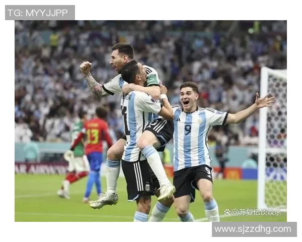 足球巨星同框合影展现友谊风采引发球迷热议瞬间成网络焦点 足球巨星同框合影展现友谊风采引发球迷热议瞬间成网络焦点